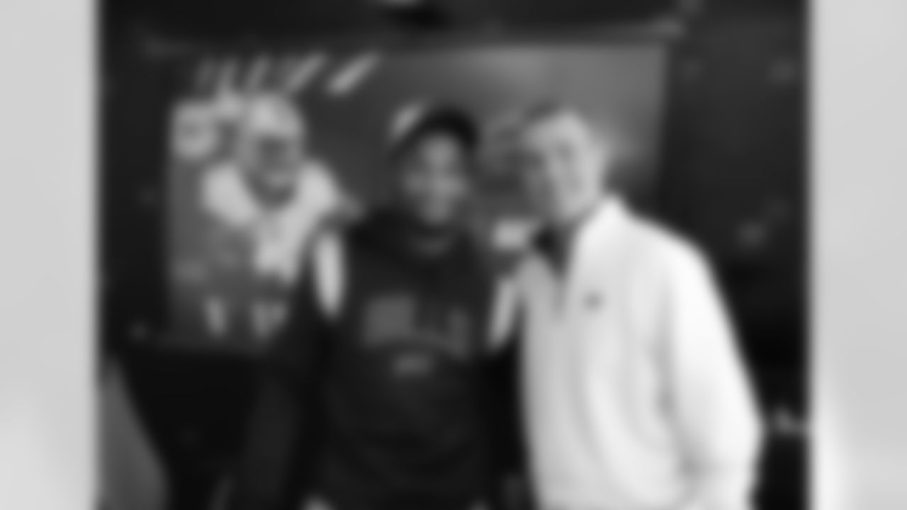 Deonte Harty, Buffalo Bills free agent signing with Brandon Beane, March 16, 2023 at One Bills Drive.