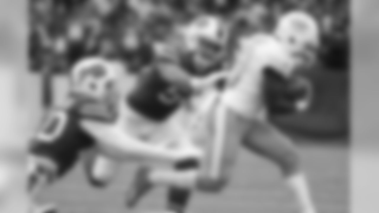 Tanner Valleojo #40, LB, and Matt Milano #58, LB