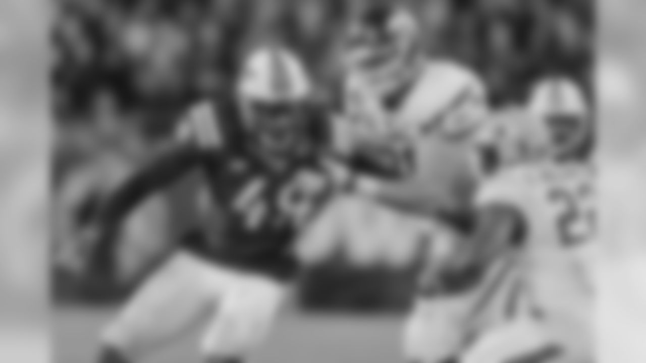 Virginia Tech LB Tremaine Edmunds works his way out of a block.