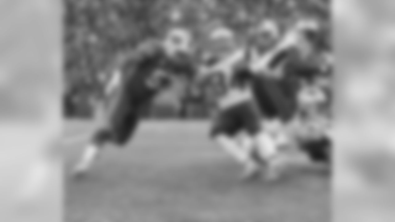 Lorenzo Alexander #57, LB