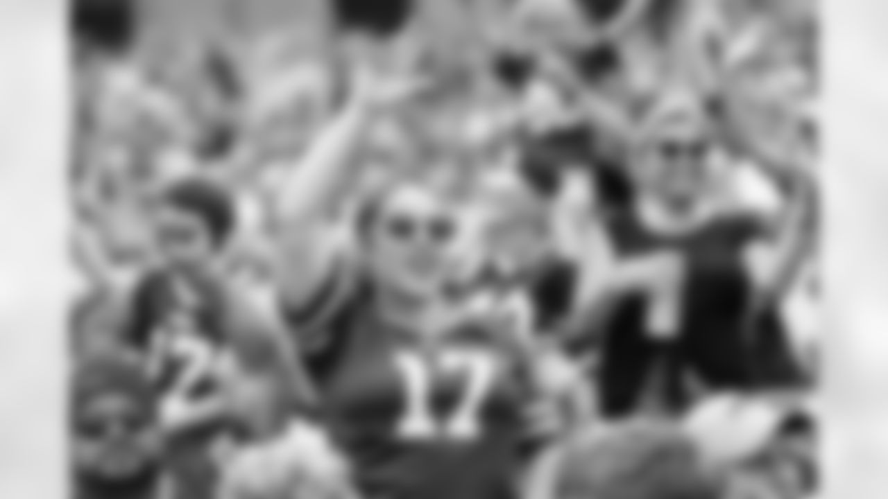 081223-fans-bills-colts041
