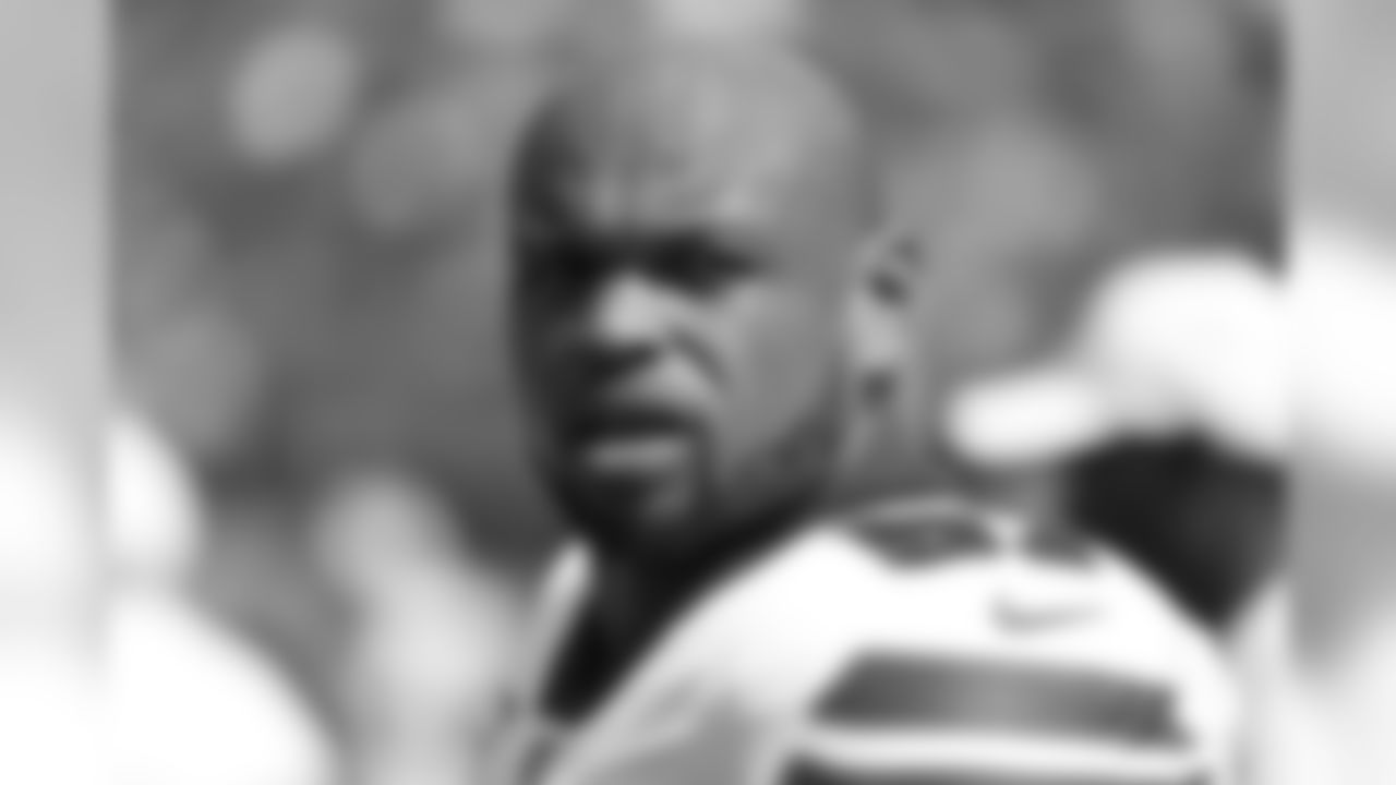 Buffalo Bills outside linebacker Lorenzo Alexander (57) Buffalo Bills at New York Jets, September 8, 2019 Metlife Stadium. Photo by Jeffrey T. Barnes