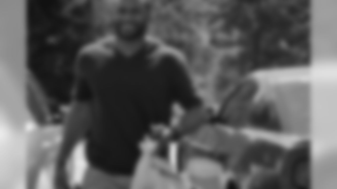 Rookie OLB Keith Pough arrives at camp