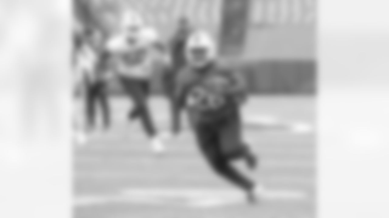 Devin Singletary (26). Buffalo Bills Week 17 practice, December 30, 2021. Photo by Bill Wippert