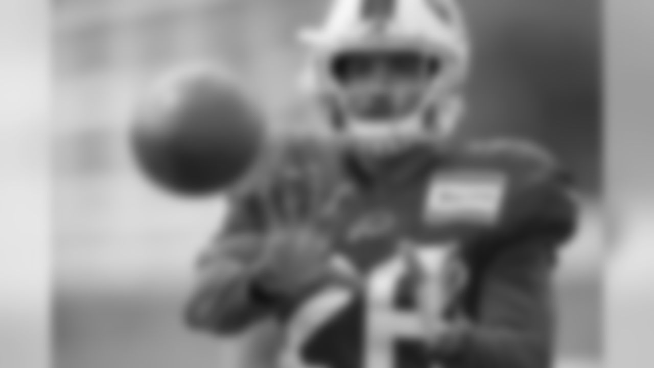 Safety Robert Blanton (26) preparing to catch the ball.