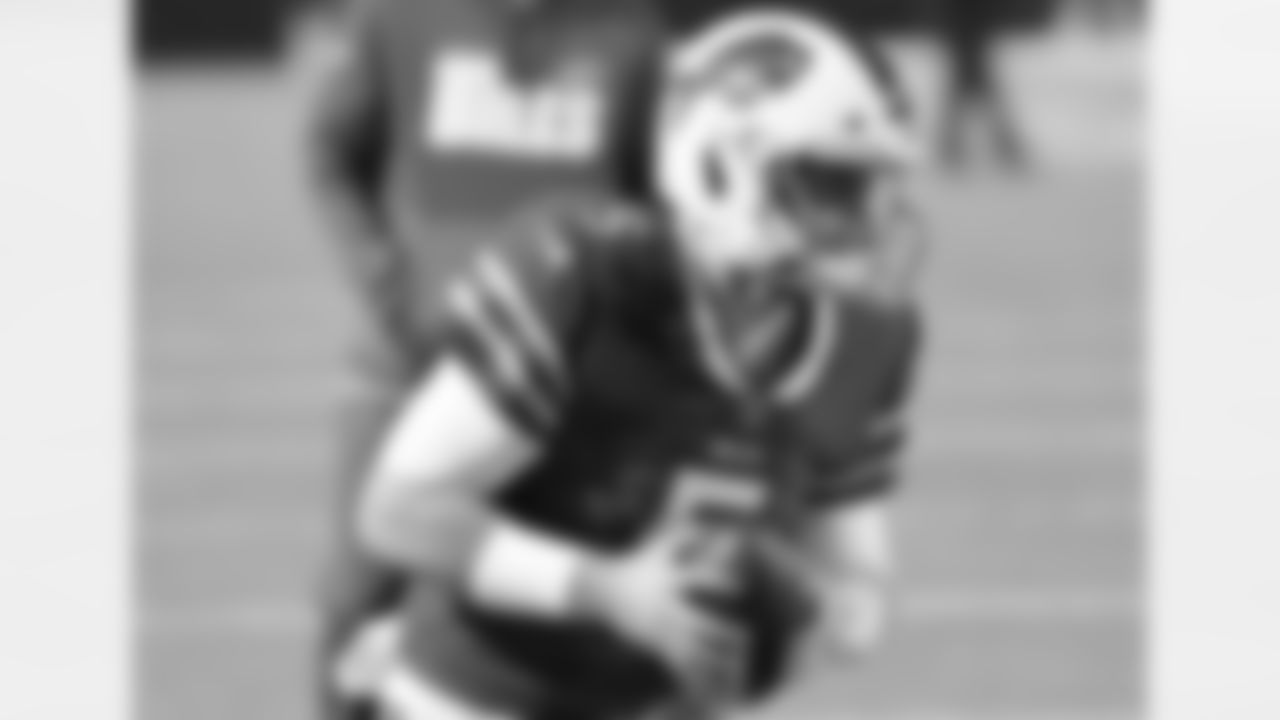Matt Barkley: Barkley played in seven games this season, and he completed 11 out of 21 of his passes for 197 yards with one touchdown and one interception.