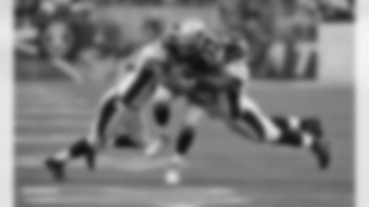 LB Wesley Woodyard and LB Joe Mays bring down New England TE Rob Gronkowski.