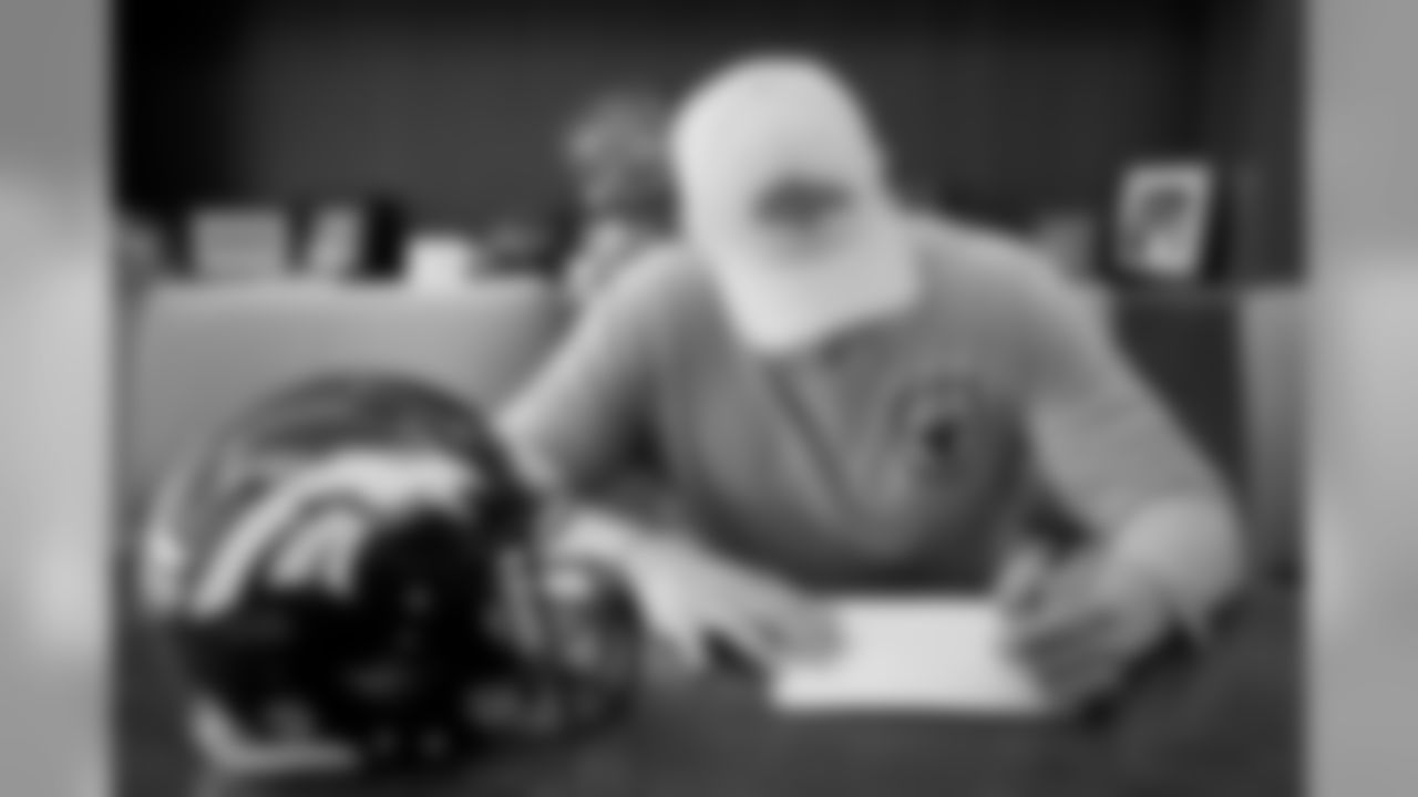 TE Troy Fumagalli signs his rookie contract.