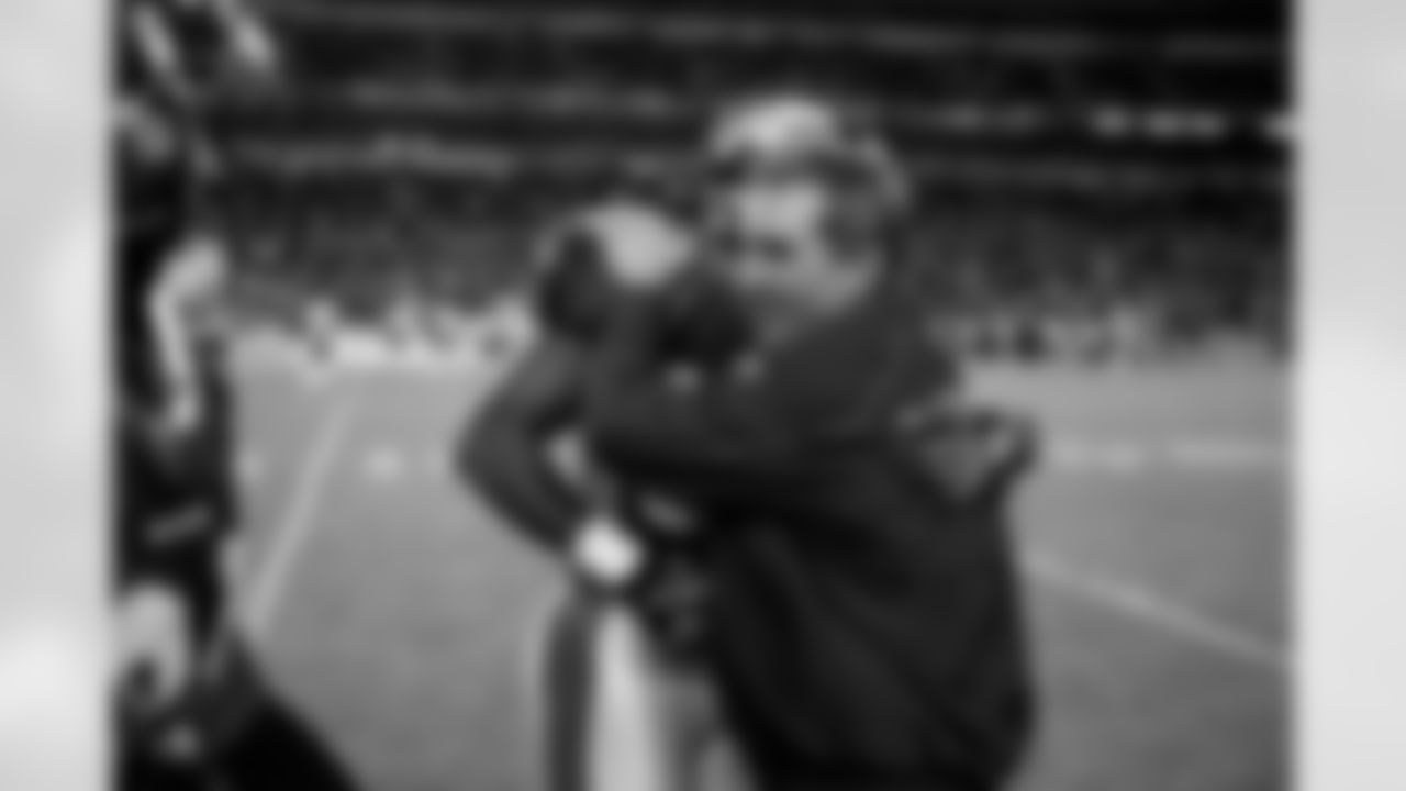 Mike Shanahan gives his players a hug in the final seconds of the game against the Kansas City Chiefs at Invesco Field at Mile High in Denver, CO on December 7, 2003.