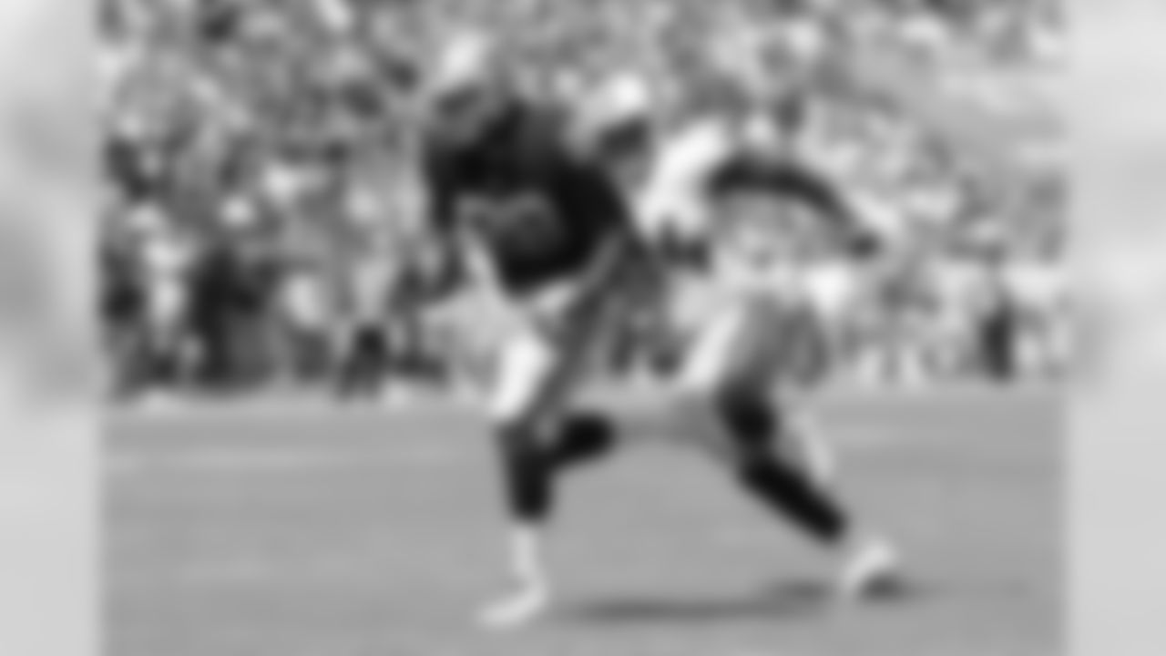 The Raiders got their second road win of the season in a hard-fought battle in Nashville. Tennessee opened up the scoring with a field goal on the opening drive, though Raiders RB Latavius Murray would counter with a 22-yard touchdown through the heart of the Titans' defense. A Sebastian Janikowski 52-yard field goal and 19-yard touchdown from QB Derek Carr to WR Seth Roberts extended Oakland's lead to 12-3 before halftime. After a DeMarco Murray rushing touchdown narrowed the gap to seven points, Tennessee had one last chance to tie the game in regulation on their final drive. However, Oakland ended Tennessee's last-gasp shot 12 yards from paydirt when QB Marcus Mariota missed WR Harry Douglas in the end zone on fourth down with 16 seconds left.