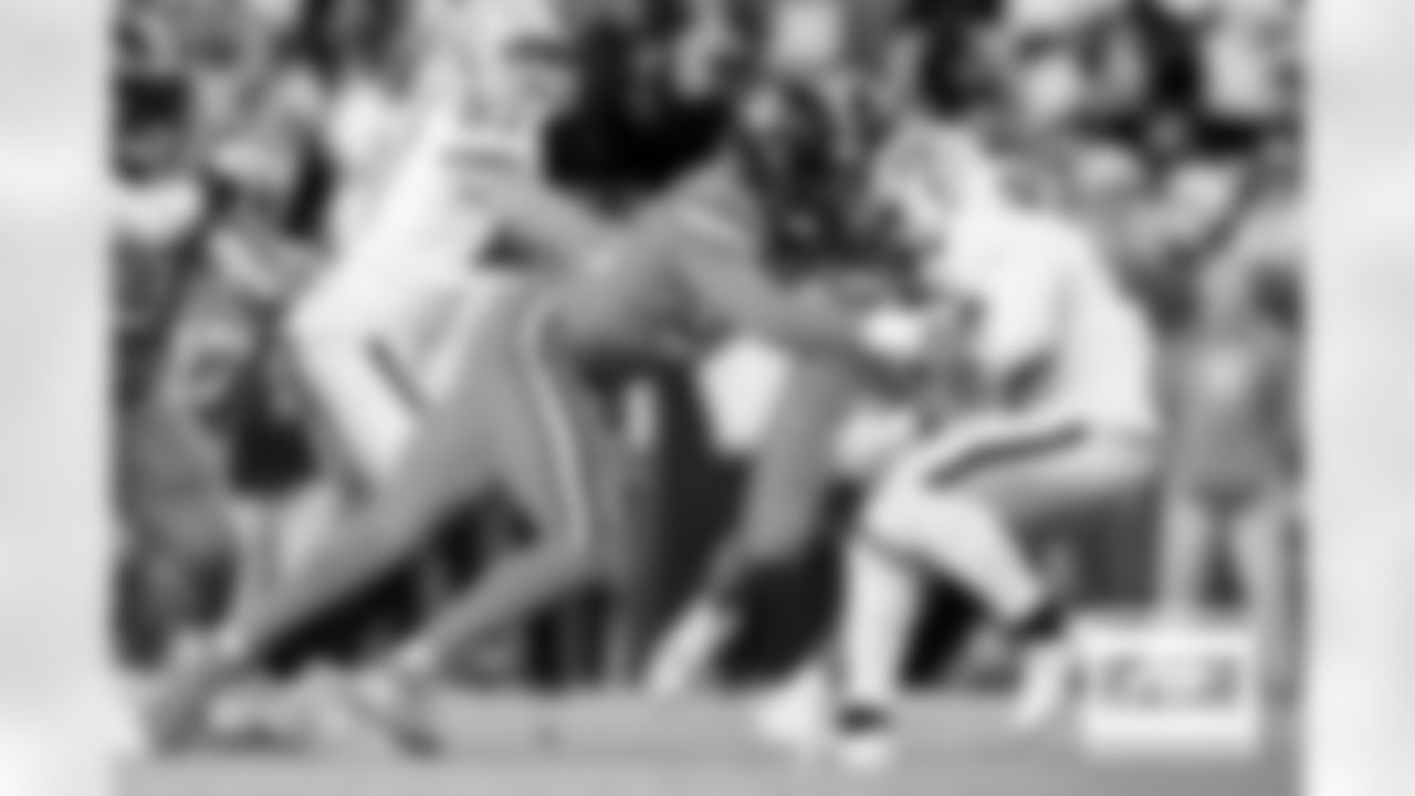 Baron Browning during a NFL game against the Las Vegas Raiders on Sunday, November 20, 2022 at Empower Field at Mile High in Denver, Colorado.
Photo by Gabriel Christus / Denver Broncos