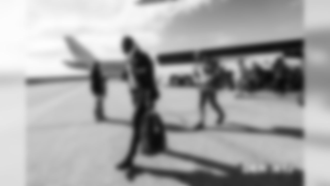 Joe Jones walks to the plane on the tarmac at Denver International Airport during the team's travel for their Week 5 game against the New York Jets on October 6, 2018.