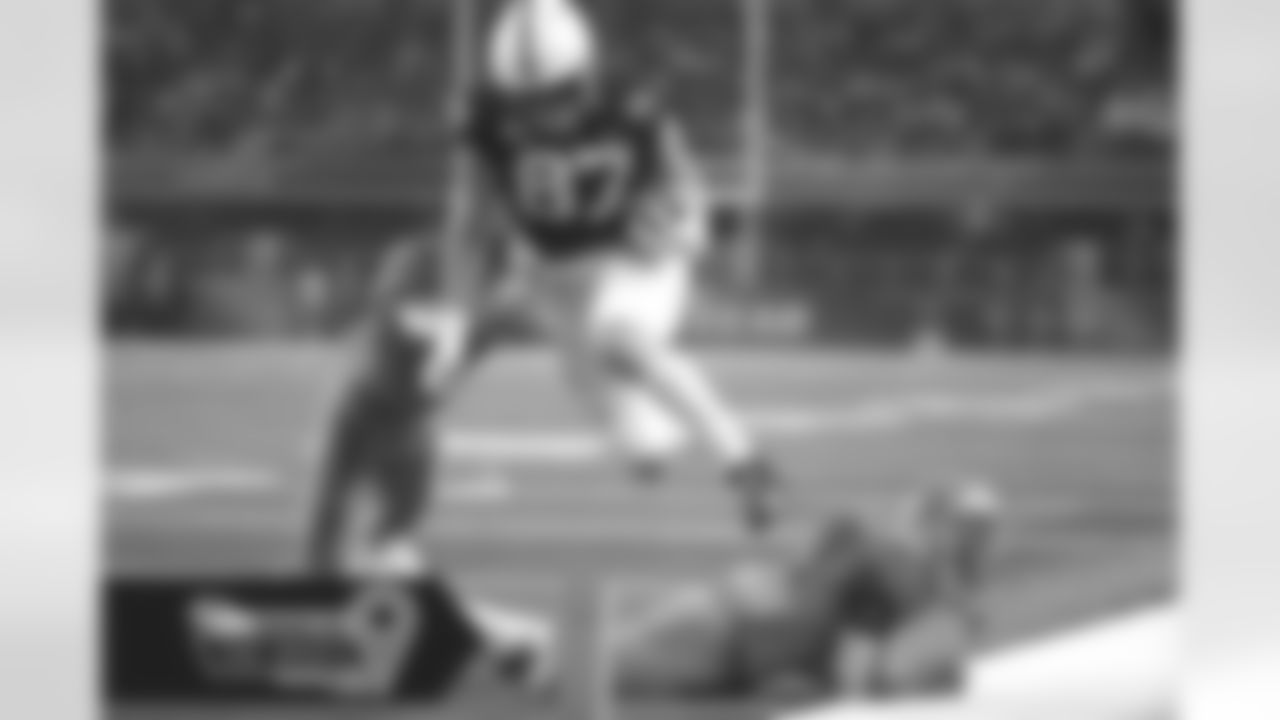 Snippet from Daniel Jeremiah: "Freiermuth is a big tight end with toughness and strong/reliable hands. In the passing game, he plays inline, on the wing or flexed out."
(AP Photo/Ron Jenkins)