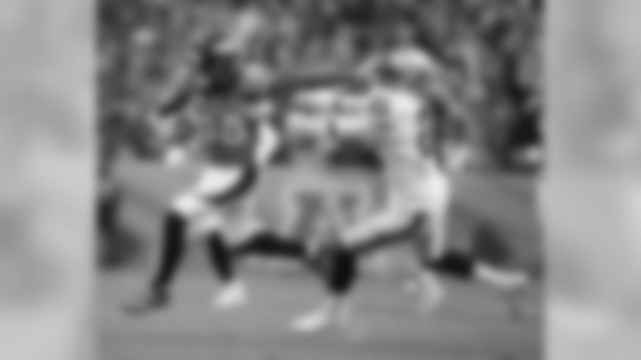Demaryius Thomas stiff arms a Raiders defender on Jan. 1, 2017.