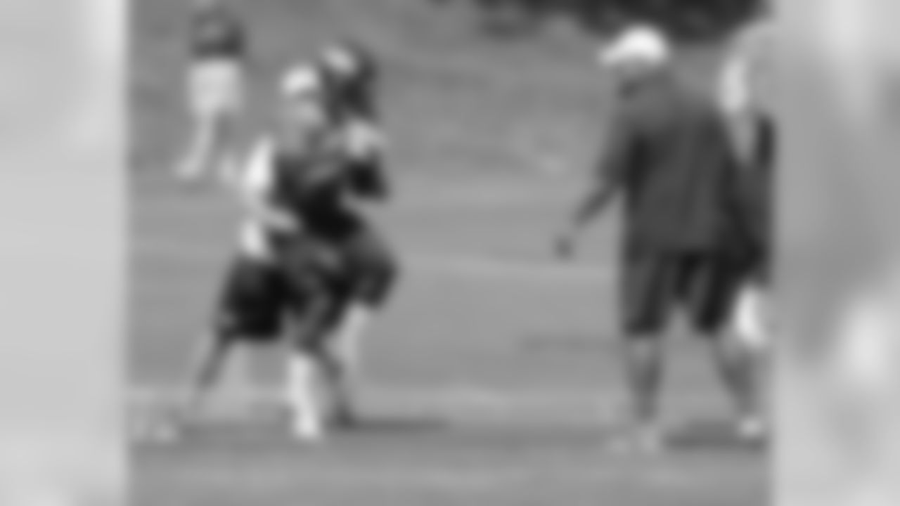 RB Ronnie Hillman protects the ball.