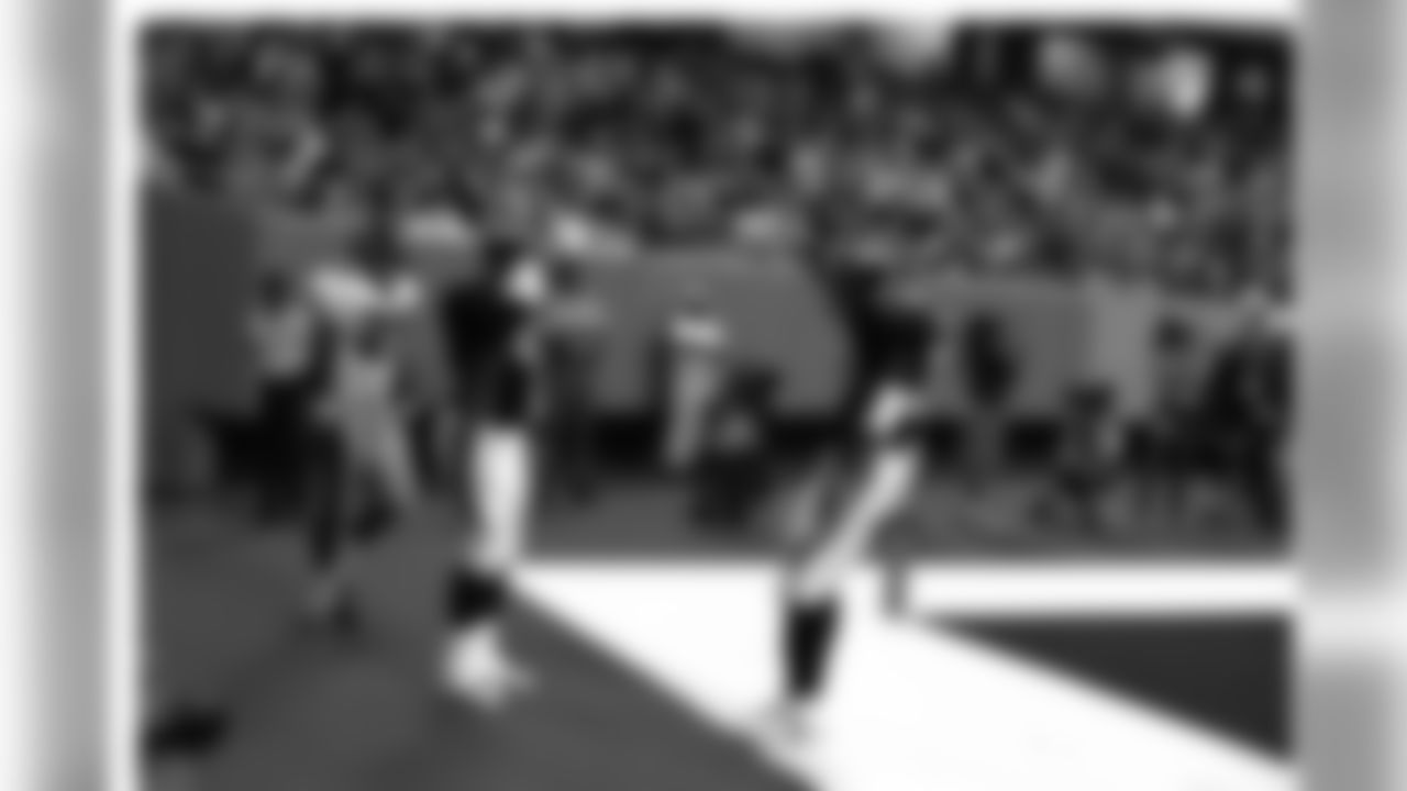 RB Terrell Davis, who rushed for 79 yards on the day, added a touchdown and gave his customary Mile High Salute afterward.