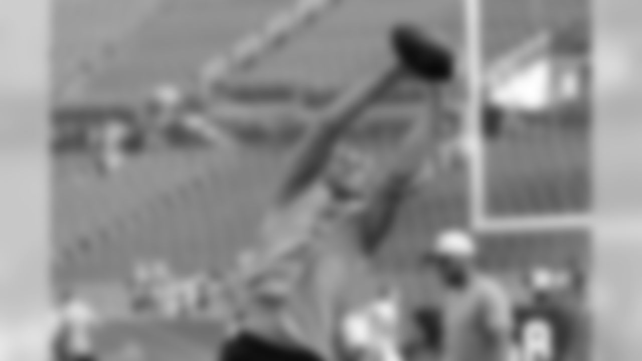 Denver Broncos wide receiver Jordan Taylor (87)