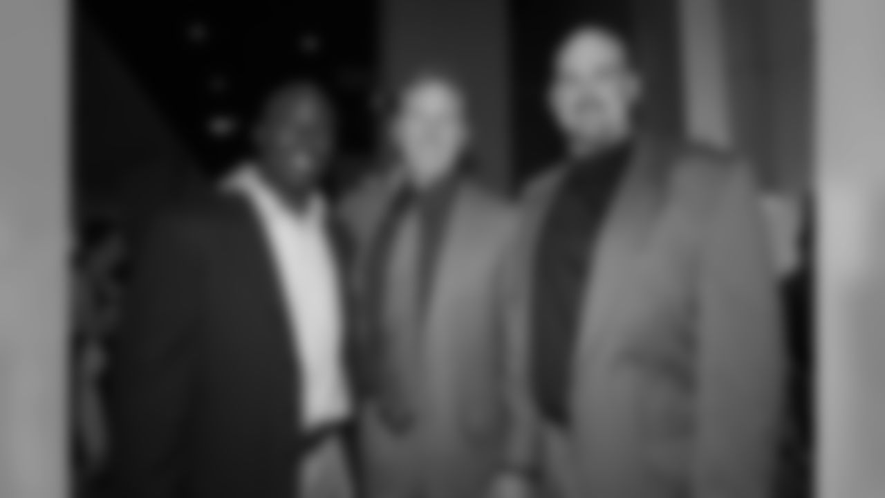 Super Bowl 1998 teammates Terrell Davis, John Elway and Gary Zimmerman pose for a photo during the 2008 Ring of Fame dinner.