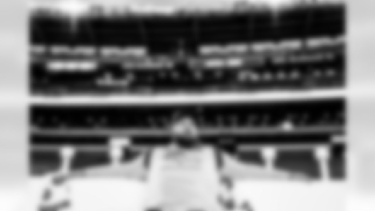 Dalton Risner before the Broncos' Week 7 game against the Cleveland Browns at FirstEnergy Stadium in Cleveland, Ohio on October 21, 2021. (Photo by Gabriel Christus)