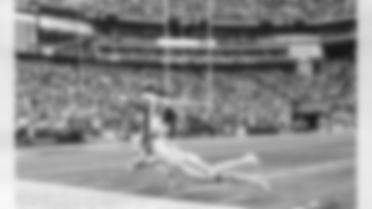 Denver Broncos wide receiver Jerry Jeudy (10) carries the ball into the end zone for a touchdown during a NFL game against the Seattle Seahawks on Monday, September 12, 2022 at Lumen Field in Seattle, Washington.
Photo by Gabriel Christus/Denver Broncos