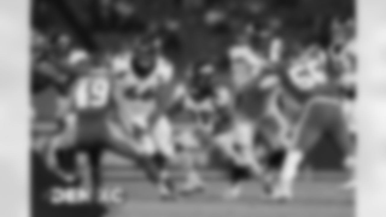 Game action during the first of the Broncos' Week 13 game against the Kansas City Chiefs at Arrowhead Stadium in Kansas City, Missouri. (Photo by Gabriel Christus)