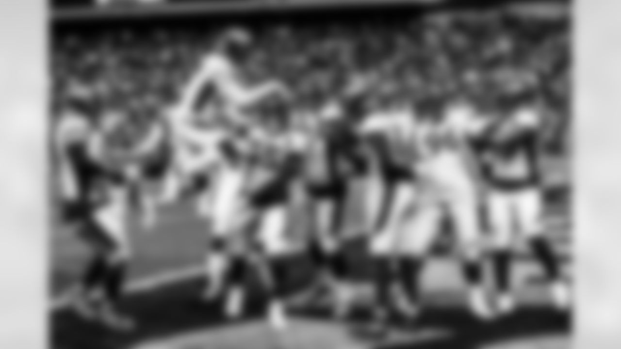 The Denver Broncos celebrate with linebacker Bradley Chubb (55) after an interception during the NFL game against the Las Vegas Raiders on Sunday, December 26, 2021 at Allegiant Stadium in Las Vegas, Nevada.
Gabriel Christus