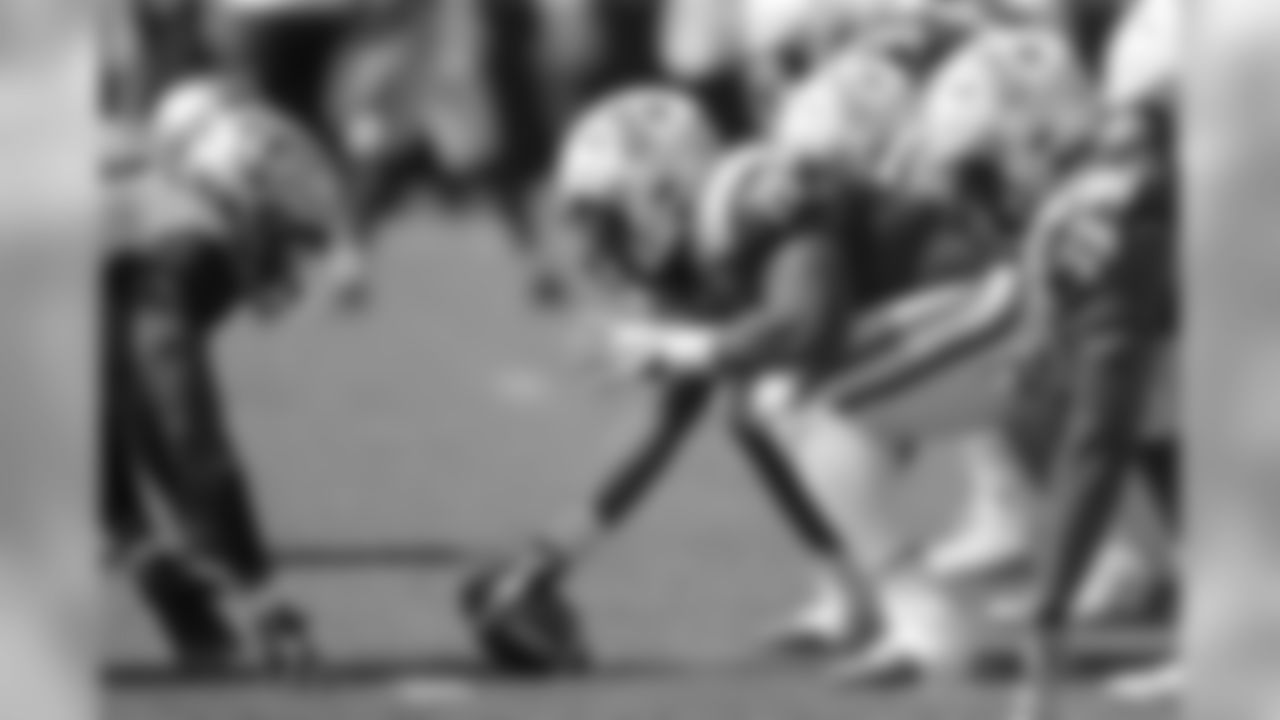 Mocked to Denver in the second round by: Josh Edwards, CBS Sports
LSU player bio: "… Started all 15 games at center, helping the Tigers to a 15-0 mark and the CFP National Championship with a 42-25 win over Clemson … Led team in total snaps with 1,037 … The leader of the LSU line that was named the Joe Moore Award winner as the top offensive line in the nation …" (AP Photo/Mark Humphrey)