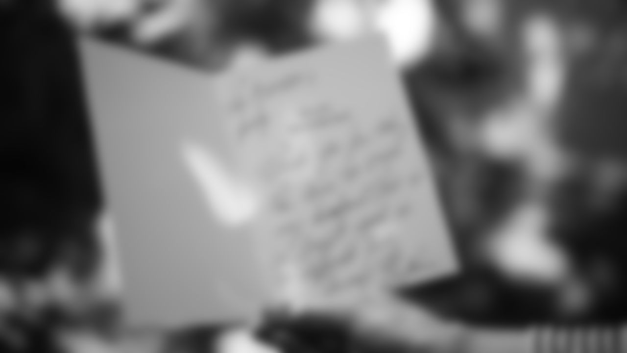 A letter that was left for Broncos players during a visit to UCHealth University of Colorado Hospital on September 30, 2019. (Photo by Ben Swanson)