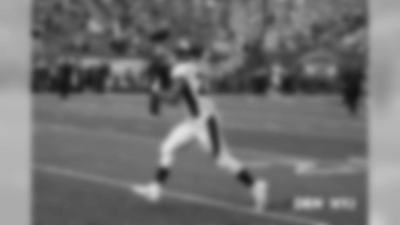 Devontae Booker warms up before the NFL game against the New York Jets at MetLife Stadium in East Rutherford, New Jersey, October 07, 2018.
Photo by Gabriel Christus