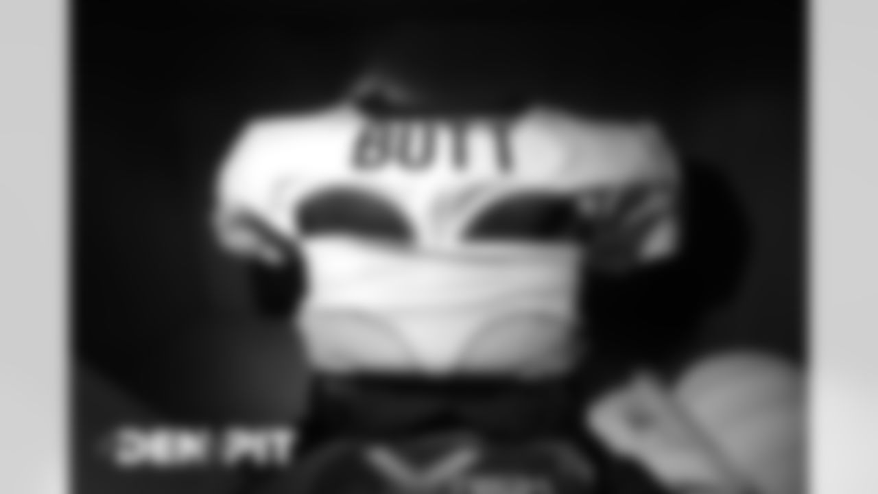Jake Butt's jersey and pads in the locker room before the Broncos' Week 2 game against the Pittsburgh Steelers at Heinz Field in Pittsburgh, Pennsylvania, on September 20, 2020. (Photo by Ben Swanson)