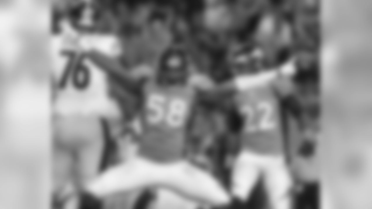 Von Miller reacts after sacking QB Ben Roethlisberger in fourth-quarter action against the Pittsburgh Steelers.