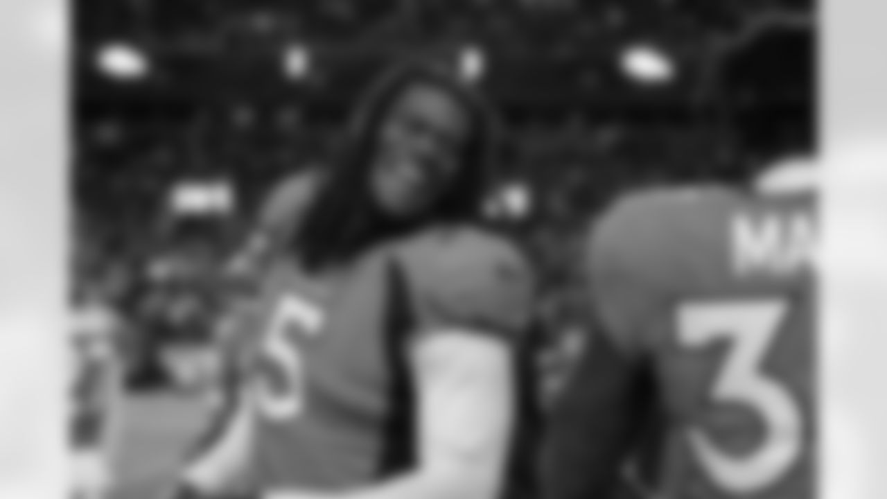 Randy Gregory smiles on the sideline during the Denver Broncos' Week 15 game against the Arizona Cardinals at Empower Field at Mile High in Denver, Colorado on December 18, 2022. Photo by Ben Swanson/DenverBroncos.com