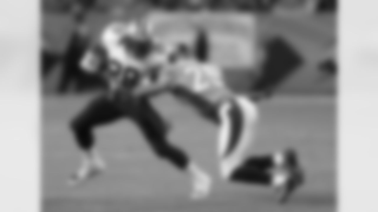 CB Chris Harris records an open-field tackle during the first half against the Saints.
