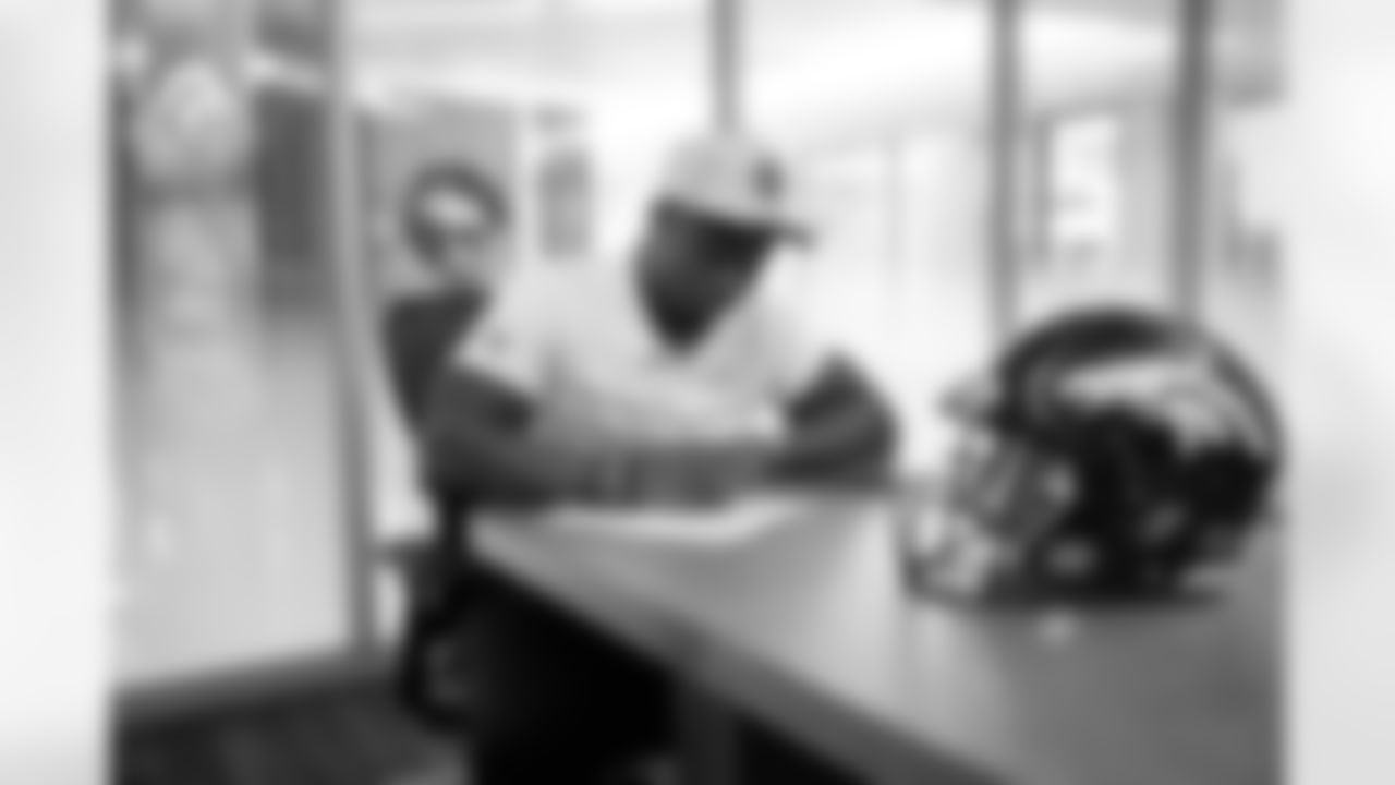 Free-agent addition Mike Boone signs his contract during his visit to UCHealth Training Center on March 18, 2021. (Photo by Joe Abdellah)