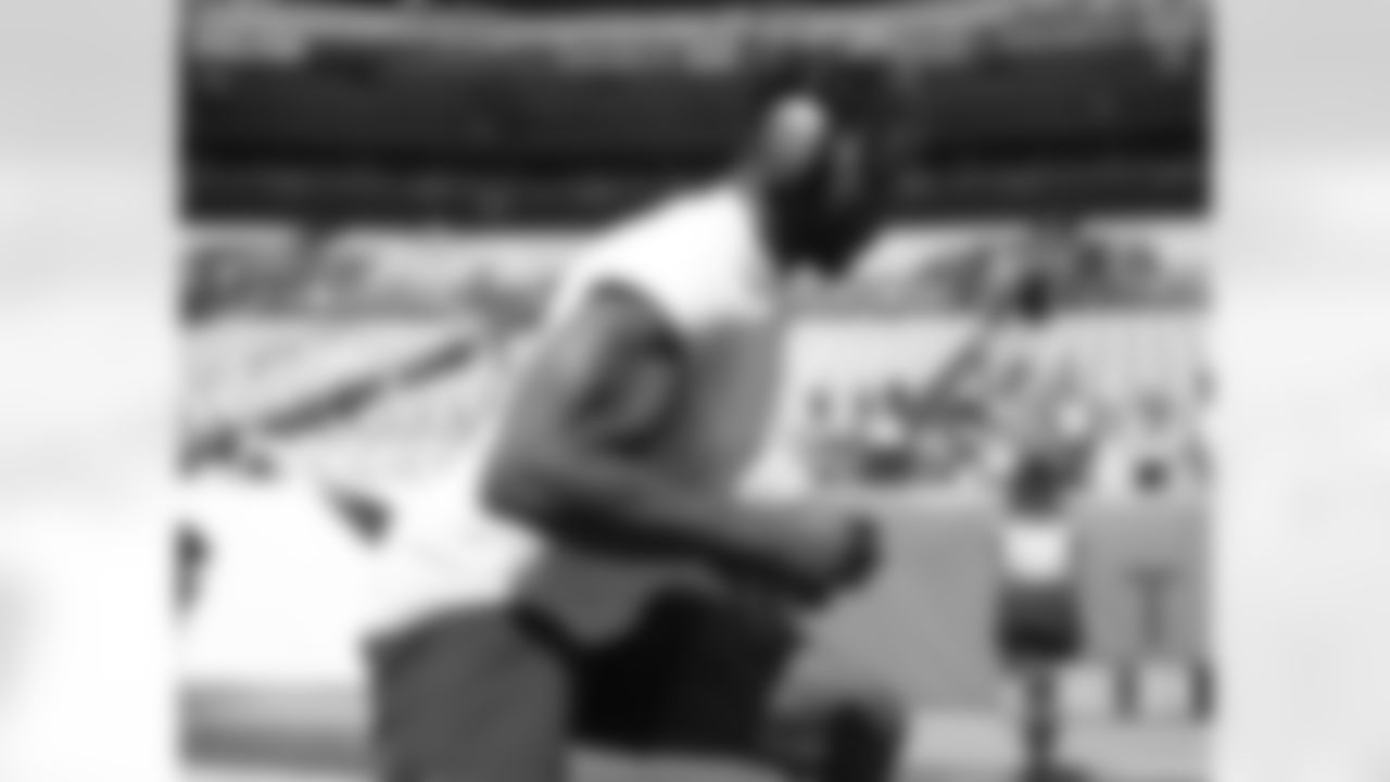 Melvin Gordon III during pregame warmups before the Broncos' Week 2 game against the Houston Texans at Empower Field at Mile High in Denver, Colorado on September 18, 2022. (Photo by Gabriel Christus)