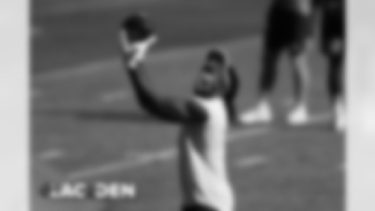 Melvin Gordon III makes a catch before the Broncos' Week 8 game against the Los Angeles Chargers at Empower Field at Mile High on November 1, 2020. (Photo by Gabriel Christus)