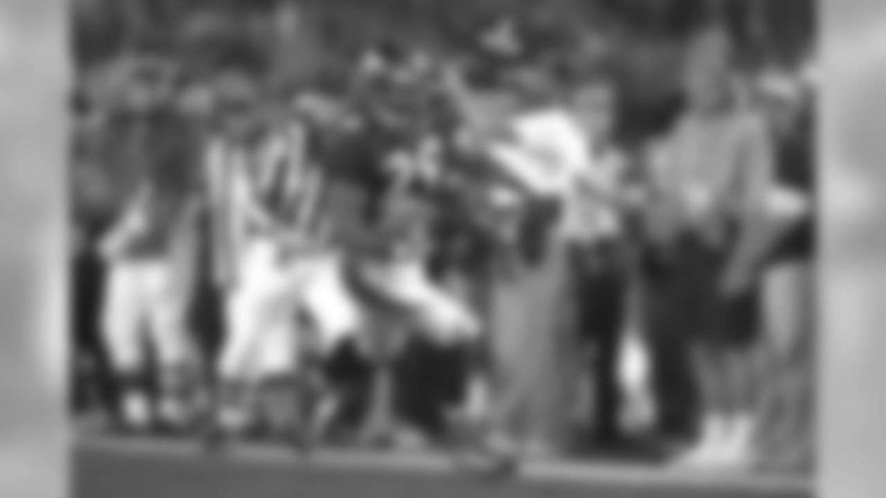 Howard Griffith made no Pro Bowls and was not an All-Pro, but we could not leave him out of this list. The fullback was a key part of the Broncos' Super Bowl XXXII and XXXIII teams. He could pick up short yards when needed, and even more often, he could crush defenders to make room for Terrell Davis carrying the ball behind him.
