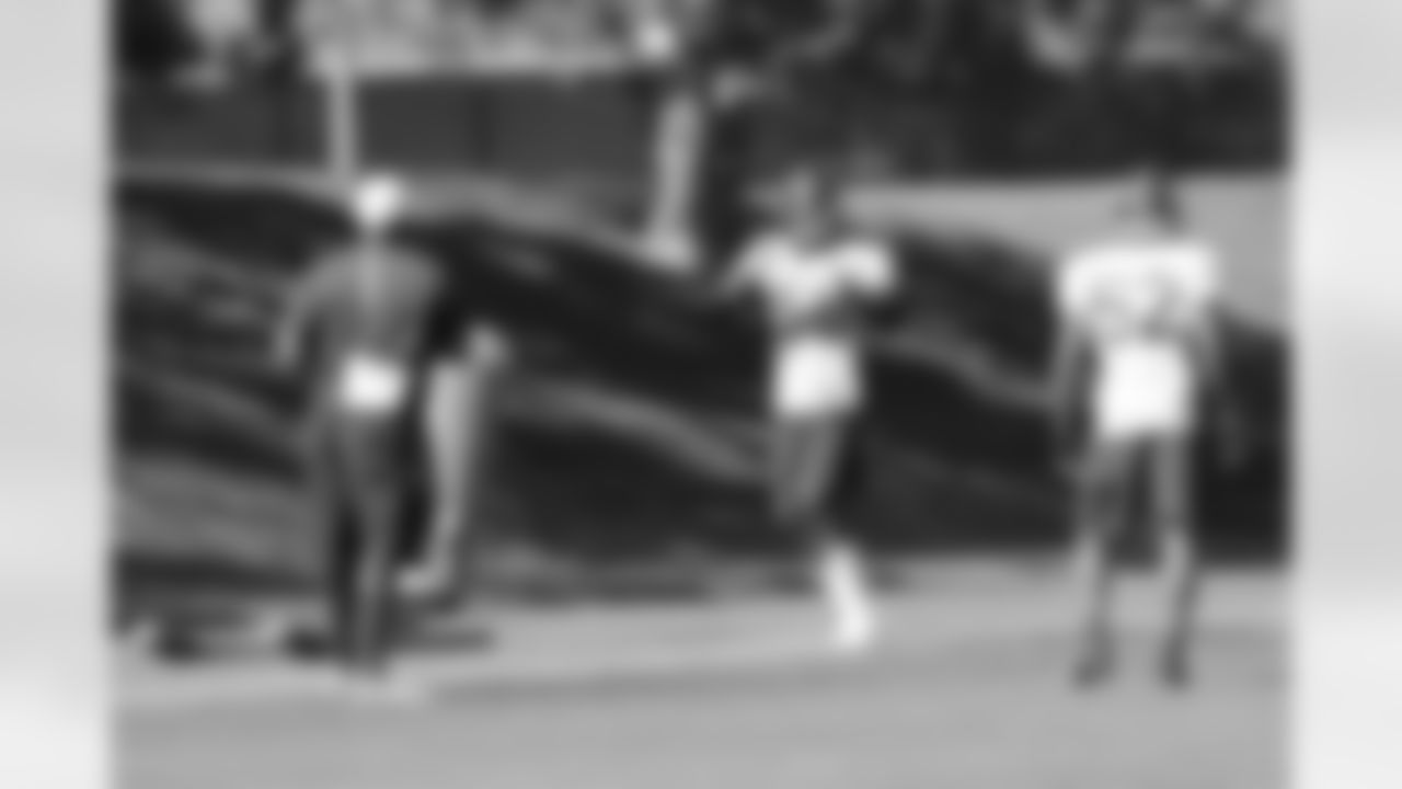 LB Von Miller practices toe-tapping along the sideline as he makes a catch.