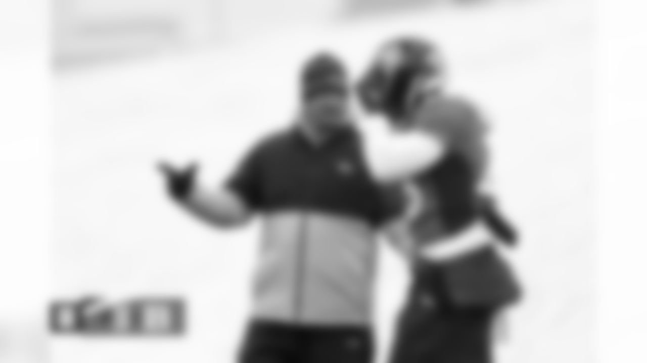 Nathaniel Hackett and Melvin Gordon III during practice on Thursday, November 17, 2022 at UCHealth Training Center in Englewood, Colorado.
Photo by Gabriel Christus/Denver Broncos