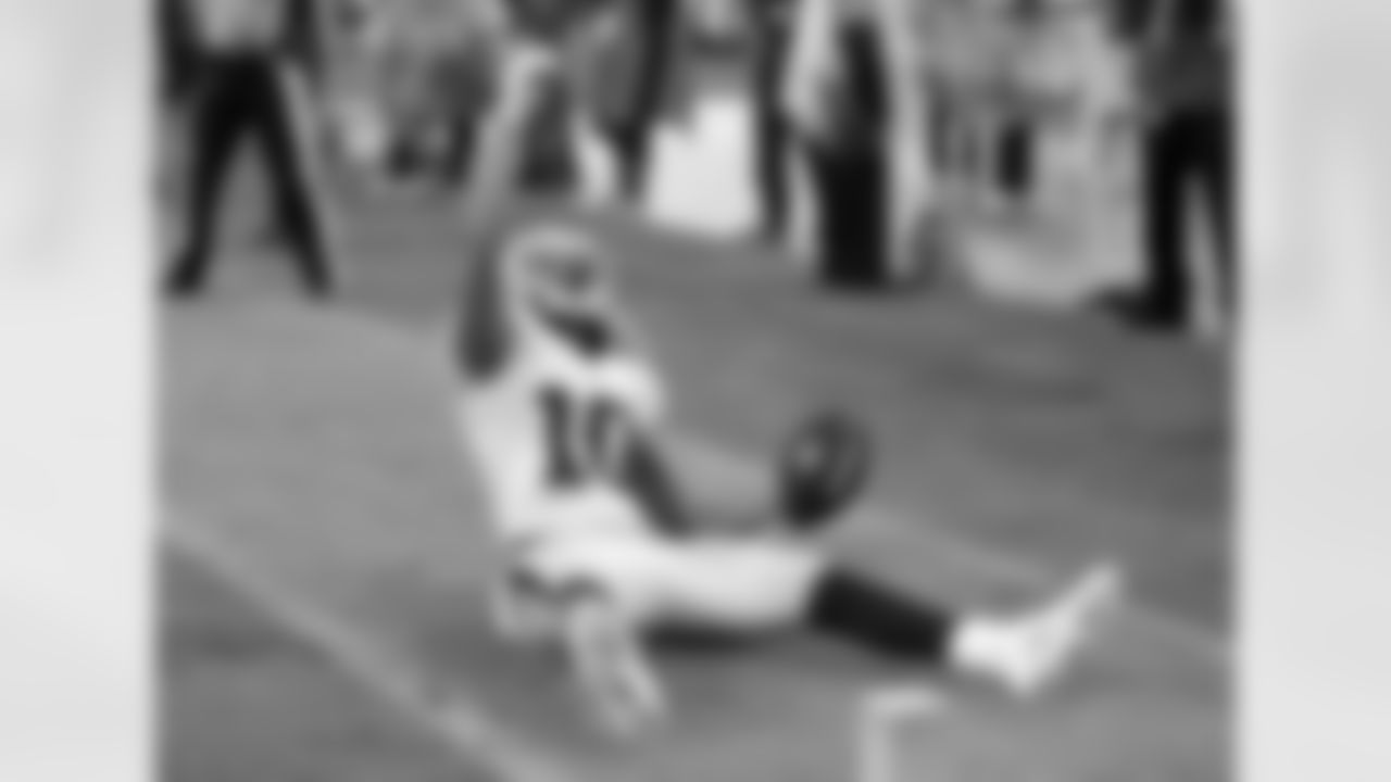 With 1:21 remaining, Carr found WR Seth Roberts for his second touchdown reception of the day. This time it was a game-winner, and the Raiders escaped with their fifth win of the season.