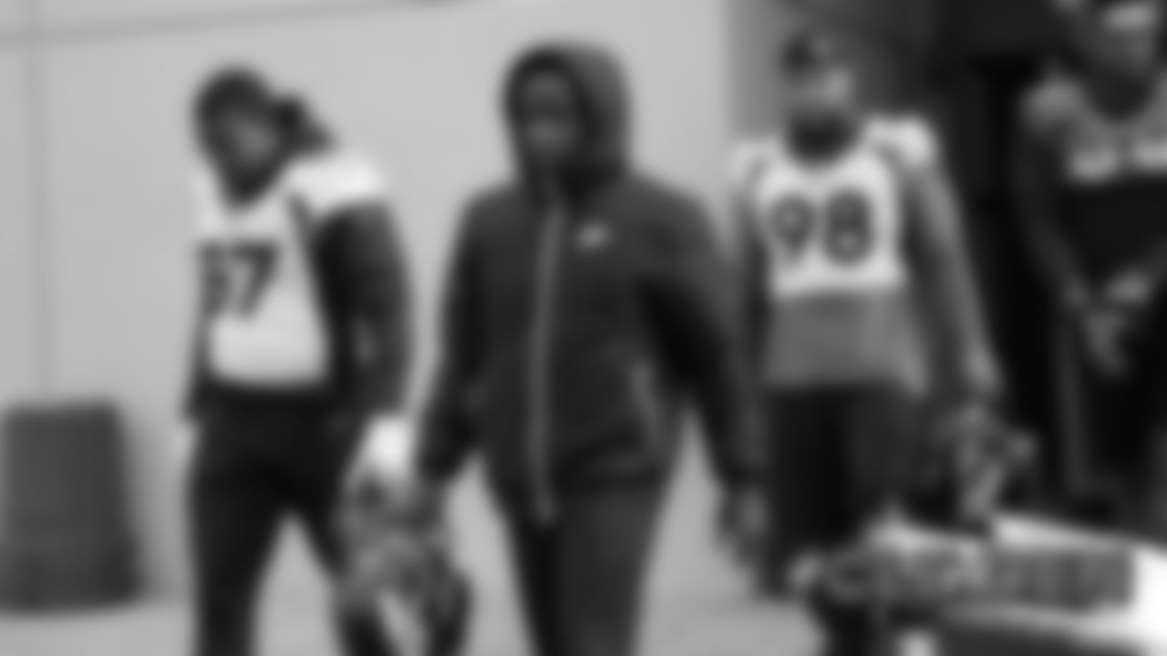 Kareem Jackson walks out to practice in his winter coat at UCHealth Training Center on November 1, 2019. (Photo by Ben Swanson)