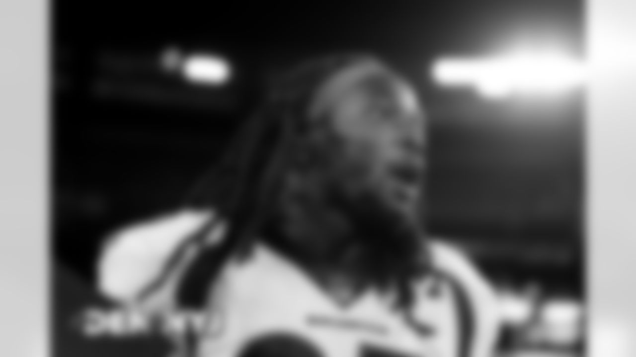 Melvin Gordon III gives a speech in the team huddle during pregame warmups before the Broncos' Week 4 game against the New York Jets at MetLife Stadium in East Rutherford, New Jersey on October 1, 2020. (Photo by Ben Swanson)