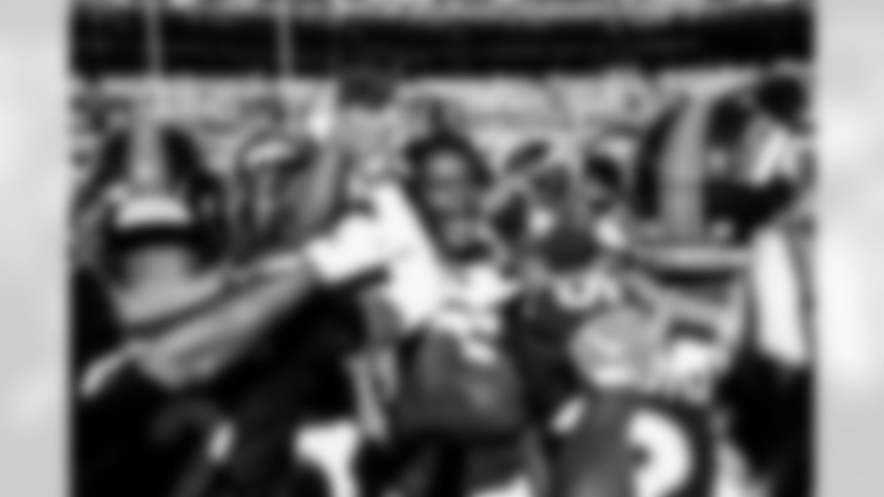 Teddy Bridgewater breaks down the team huddle before the Broncos' Week 6 game against the Las Vegas Raiders at Empower Field at Mile High in Denver, Colorado on October 17, 2021. (Photo by Sam Weaver)