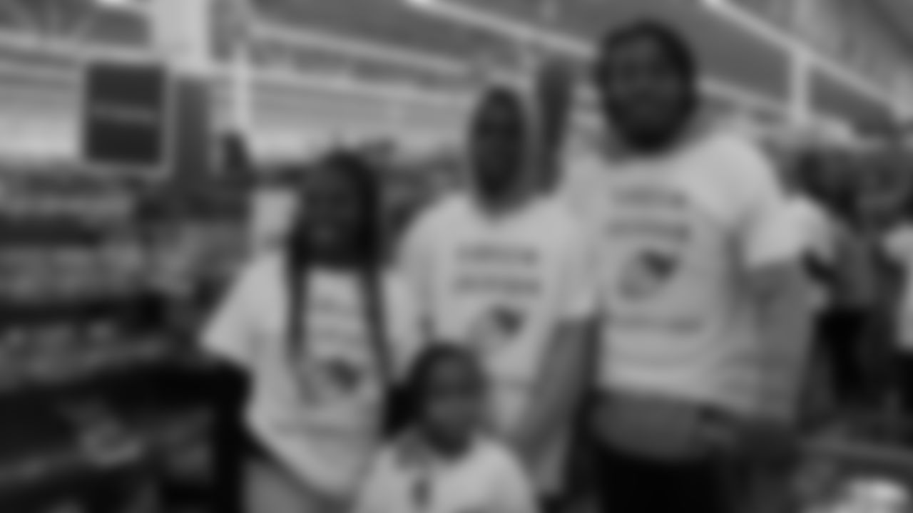 Juwann Winfree poses with shoppers at Kareem Jackson's "Shop with a Jock" event at a local department story on December 2, 2019 (Photo by Emily Simanskis)