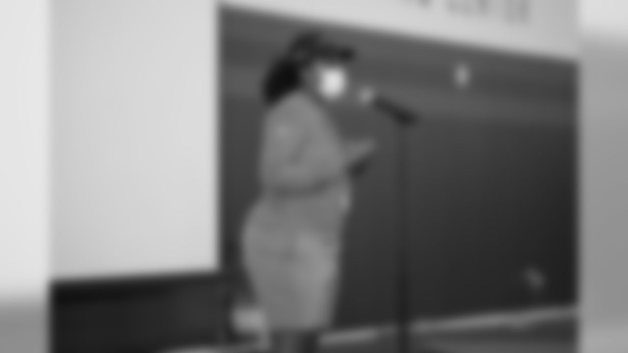 Behavior Health Specialist Dr. Nicole Linen during a team meeting briefing the players on COVID-19 and the organization's response to it, including an overview of the facility protocols, on August 2, 2020. (Photo by Ben Swanson)