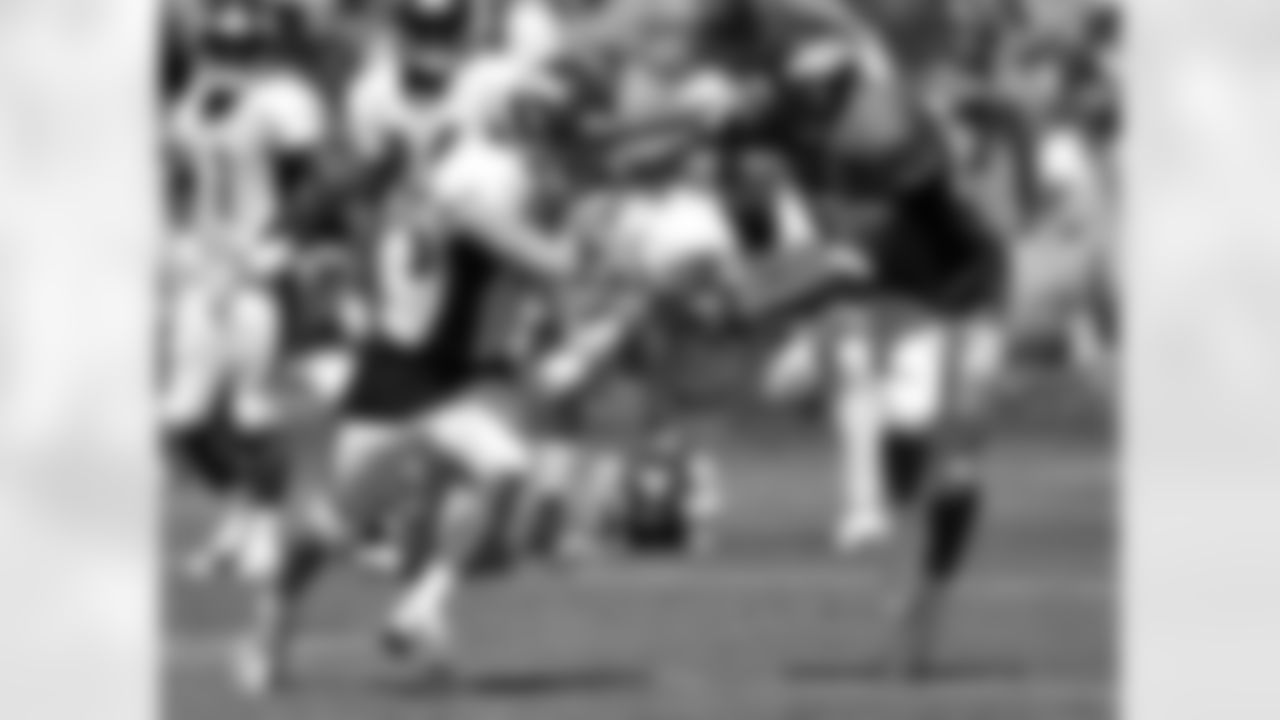 Woodyard matches up against Welker.