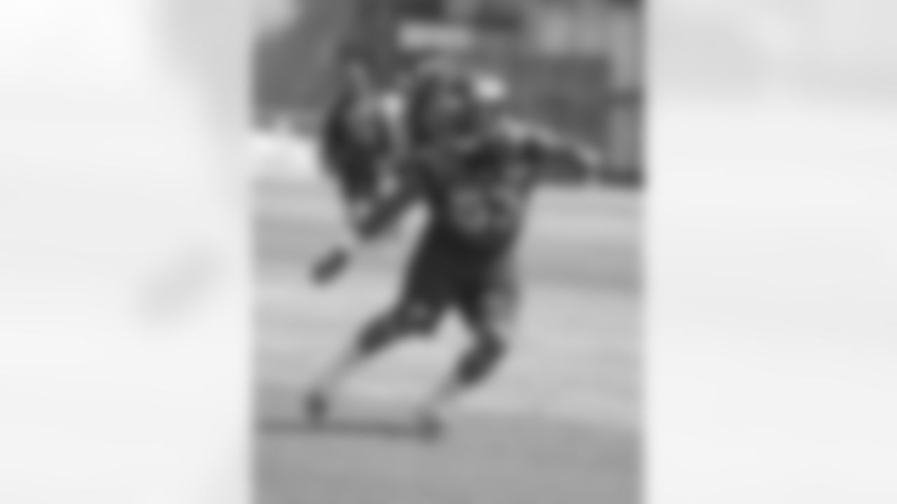 LB Steven Johnson