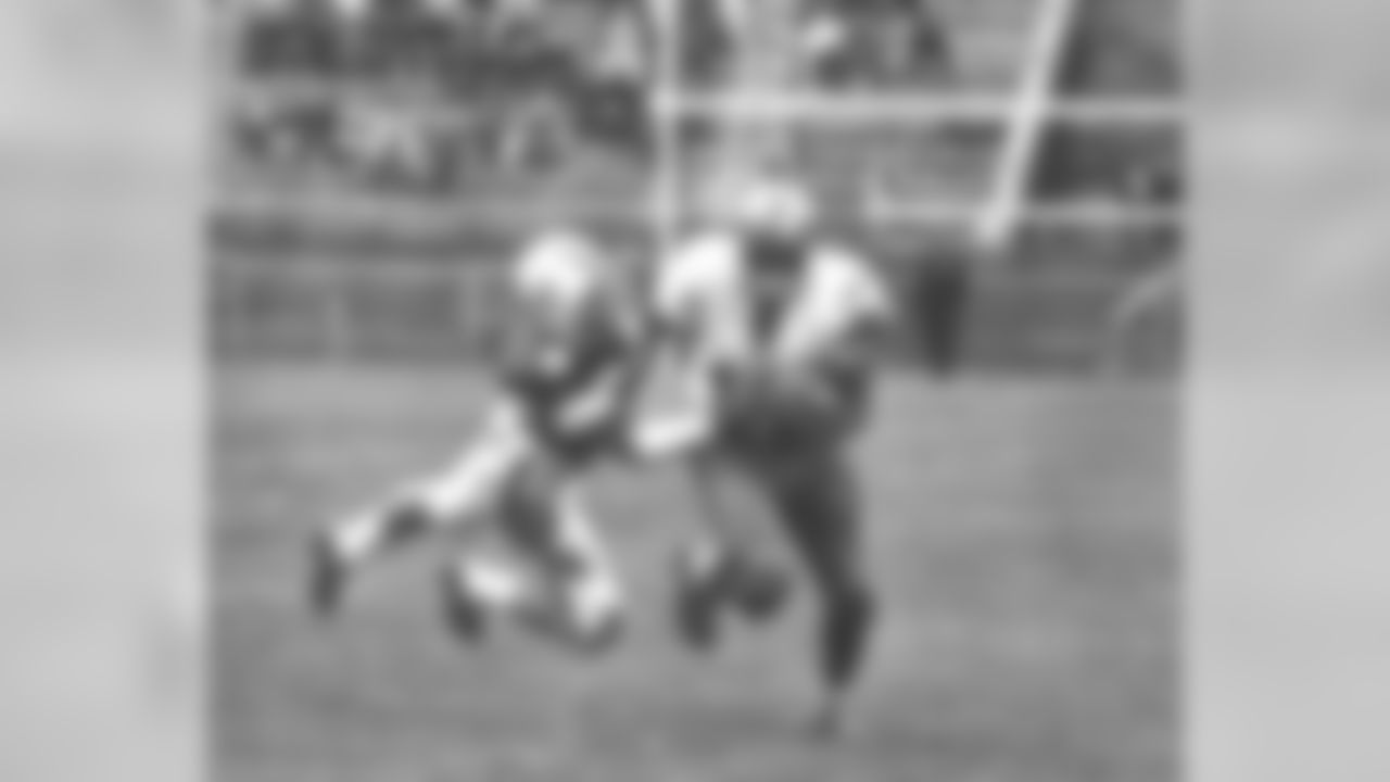 Floyd Little trys to shake a tackler