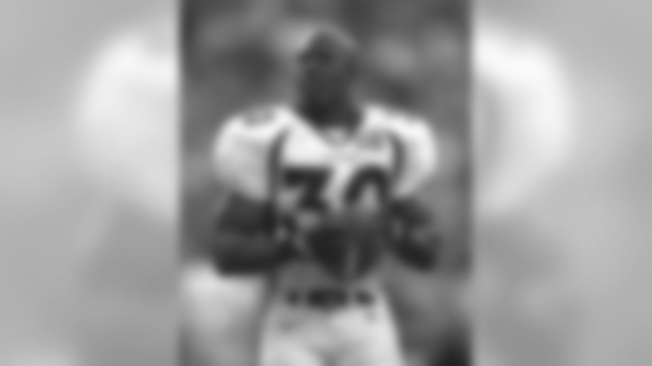 Terrell Davis loosens up before the start of Super Bowl XXXIII against the Atlanta Falcons at Pro Player Stadium in Miami, FL on January 31, 1999.