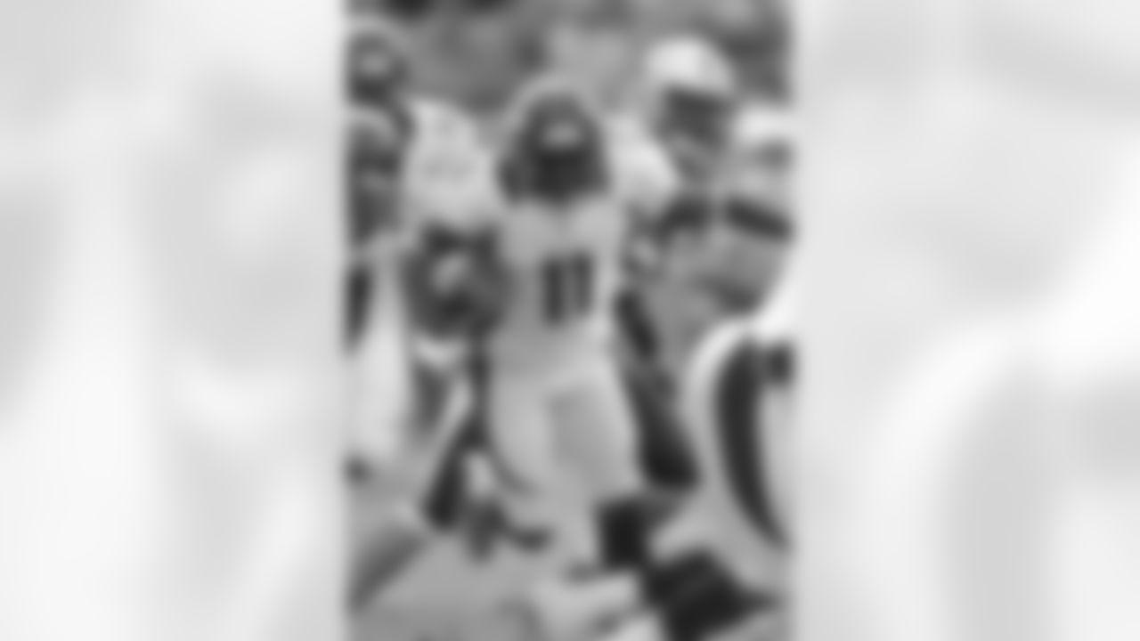 WR Trindon Holliday finds running room.